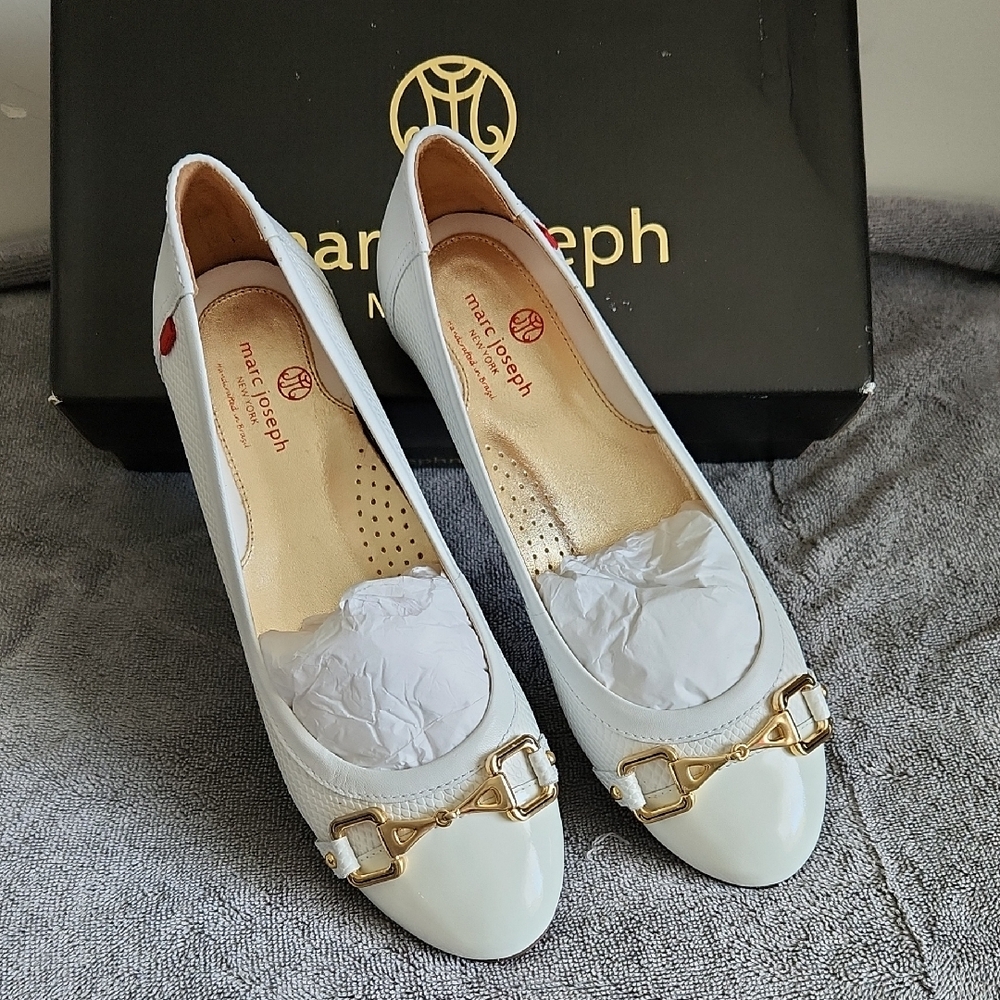 Marc Joseph Cobra White Leather Flats Gold Buckle Accents Womens Size 7.5